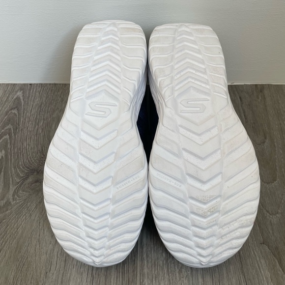 Skechers for Boys • Size 4.5 - Picture 12 of 13